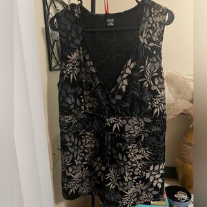 Woman’s sleeveless blouse plus size 1x by a.n.a